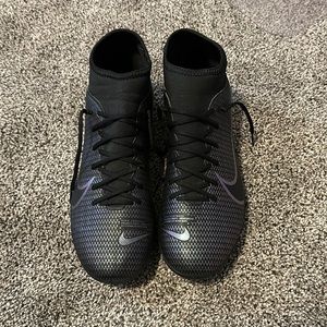 Woman’s Nike Soccer Cleats 8.5